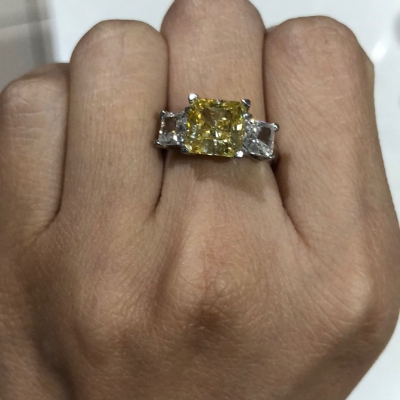 Nadir Cocktail Ring - Picture 4 of 4